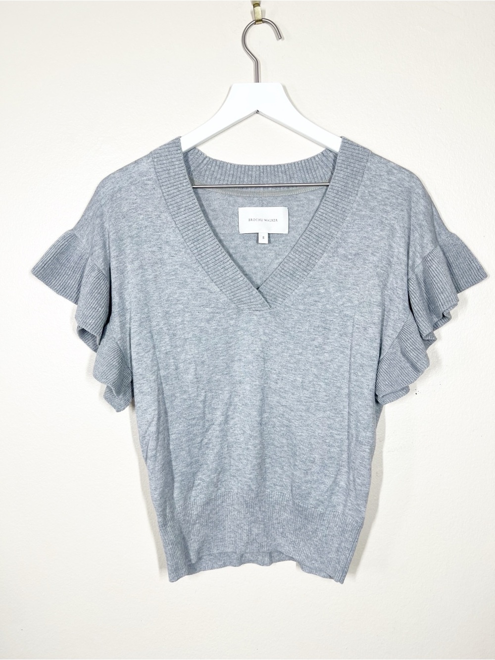 Brochu Walker Womens Gray Ruffle Flutter Sleeve V-Neck Lightweight Sweater Top